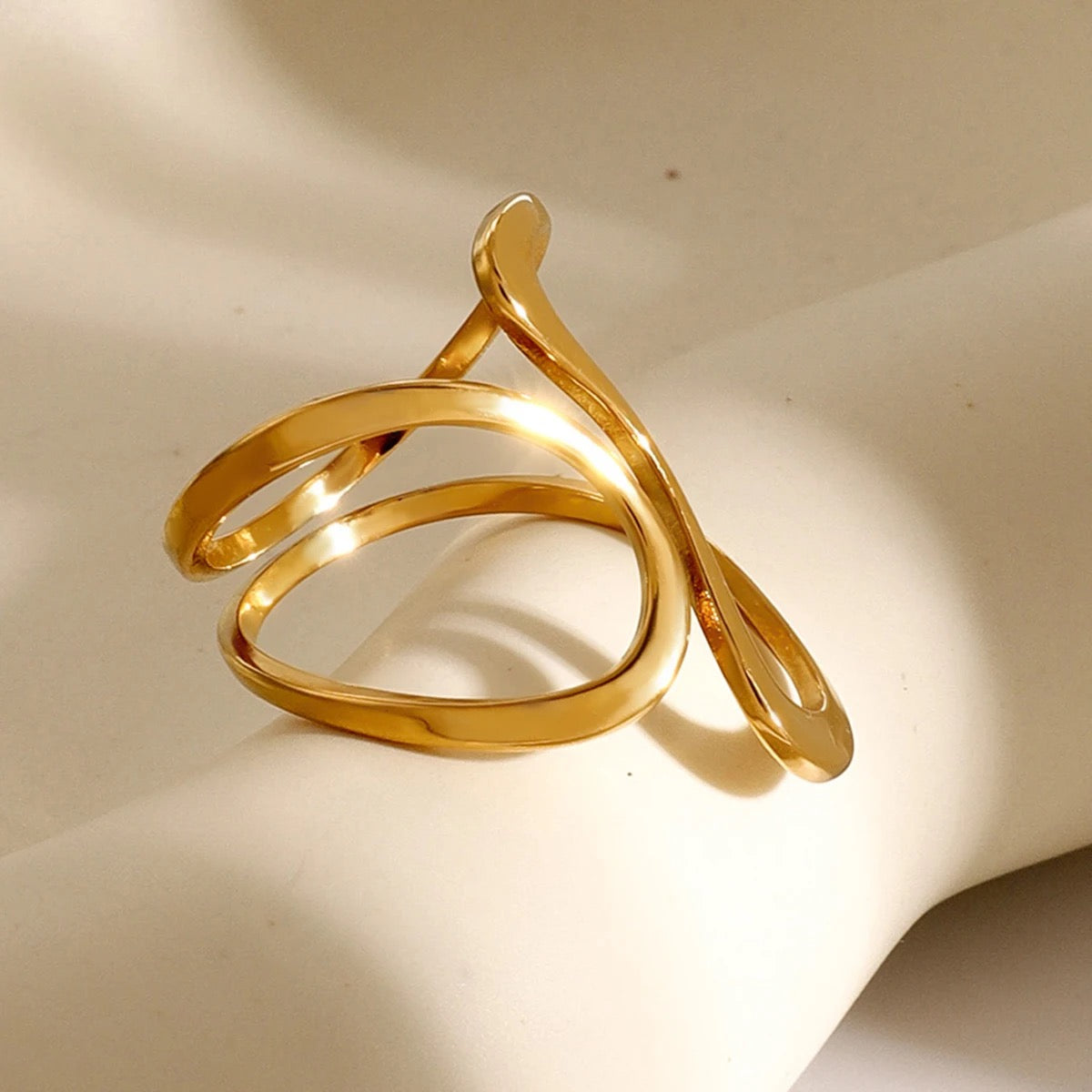 Monique Ring