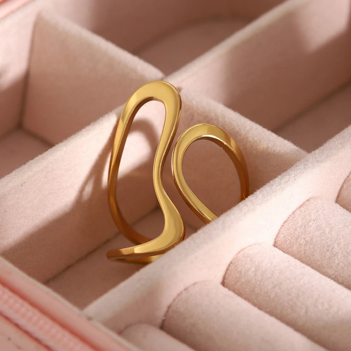 Monique Ring