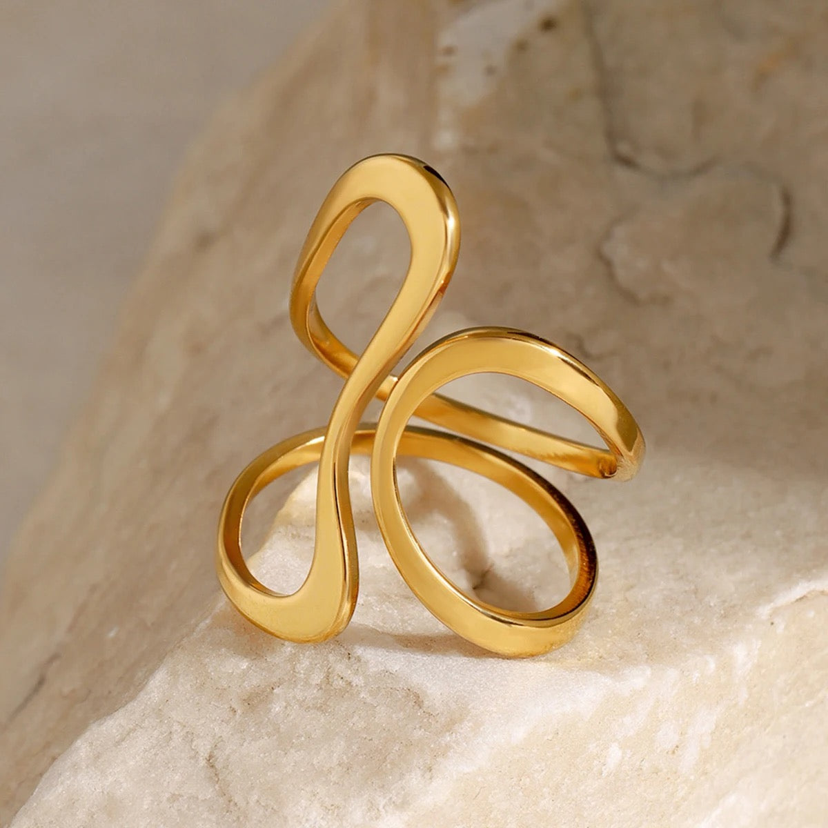 Monique Ring